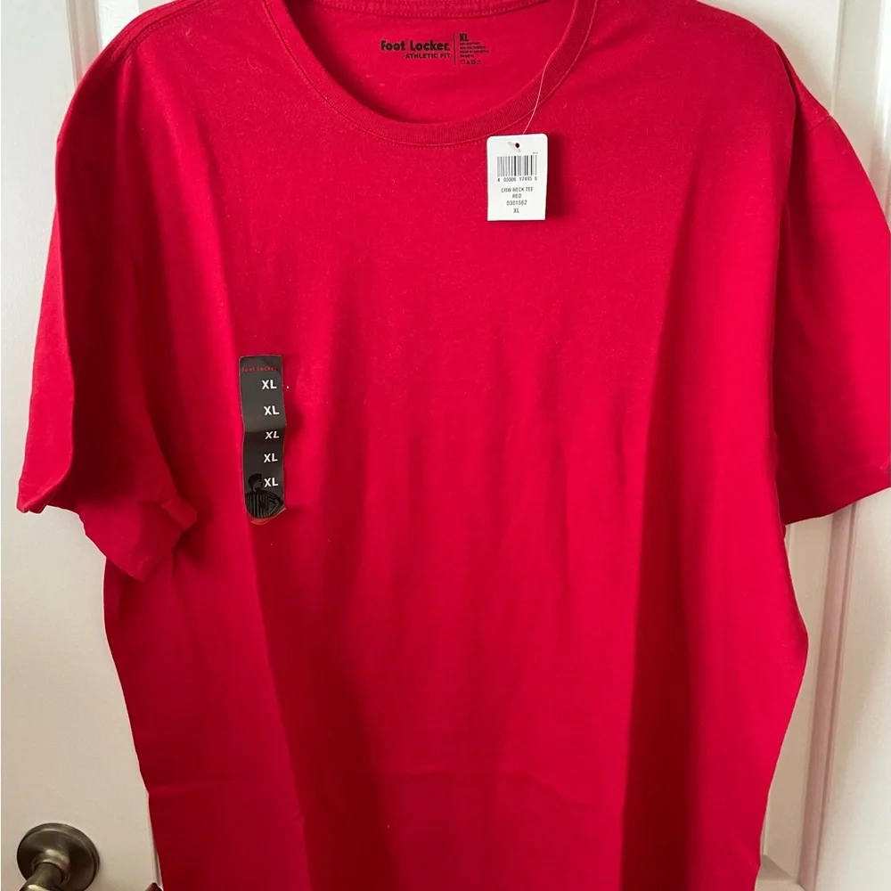 Foot Locker Red Short Sleeve Crew Neck Tee Athletic fit XL - Picture 1 of 5